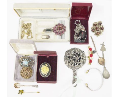 Assortment of costume jewellery&nbsp;to include necklaces, bangle, watches, etc&nbsp;