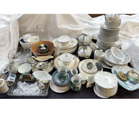 A Japanese symphony pattern part tea and dinner service together with other decorated tea wares, etc