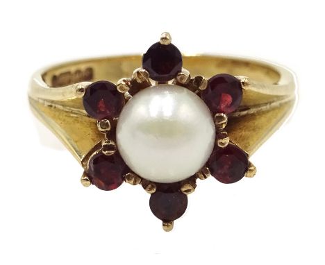 9ct gold pearl and garnet cluster ring, hallmarked Condition Report &amp; Further Details Approx 3.5gm, size M-N