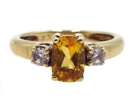 9ct gold citrine and cubic zirconia ring, hallmarked Condition Report &amp; Further Details Approx 2.5gm, size K-L