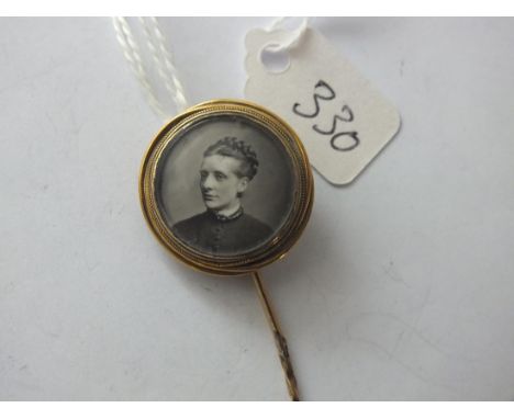 Gold portrait top stick pin      