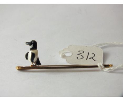 Gold pearl and enamel penguin brooch 3.5g inc   