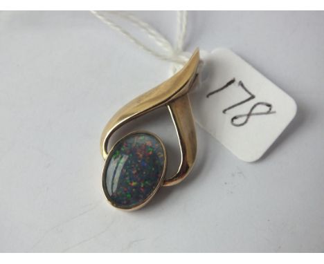 9ct opal set pendant 3cm long 4.5g inc    