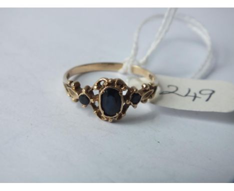9ct stone set fancy ring approx size P 2g inc    