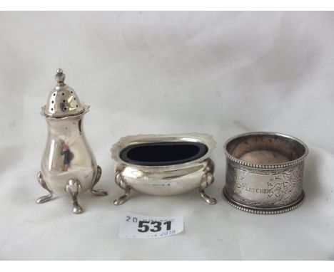 Oval salt, pepper pot and pepper caster and a napkin  ring 100g.        