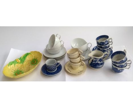 A small mixed lot of ceramics to include floral Carltonware bowl; Meakin 'Marquis'; Kopin; Woods ware willow pattern teacups 
