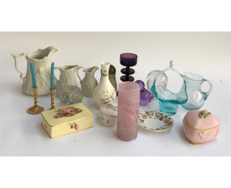 A mixed lot of ceramics to include three graduating biscuit porcelain Portmeirion Parion jugs; Wedgwood glass owl paperweight