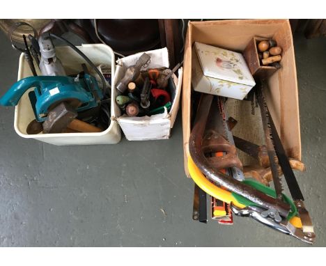 A mixed lot of tools to include hammers, saws, vintage screwdrivers etc