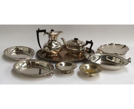 A mixed lot of good silver plate, to include coffee pot, teapot, tray, various dishes etc 