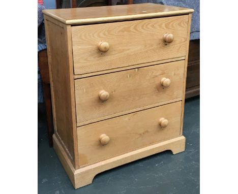 A light oak chest of three drawers, on bracket feet, 77x45x95cmH 