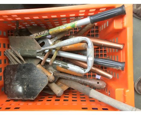A quantity of garden tools, hosepipe reel winder; and a quantity of long handled garden tools 