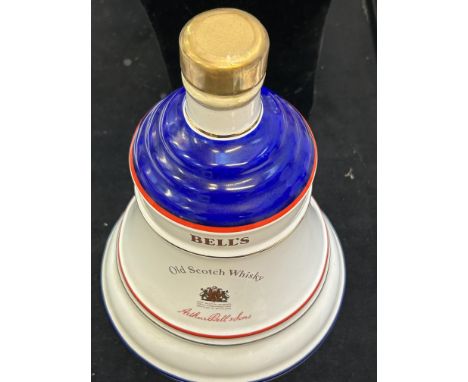 To commemorate the birth of princess Beatrix 1998 Bells old scotch Whisky