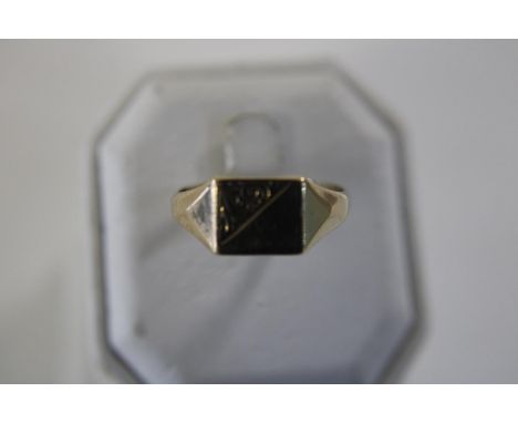 A 9ct gold signet ring. For scrap. 3.9 grams 