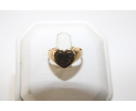 A 9ct gold heart shaped signet ring size K 2.5 grams 