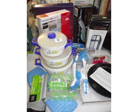 A quantity of new kitchen items including vacuum flask etc 