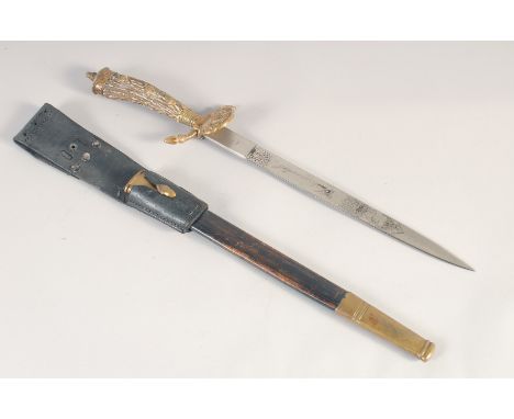 A GERMAN SHORT HUNTING HANGER, early 20th century, etched straight blade stamped 'Solingen', shell guard decorated with a wil