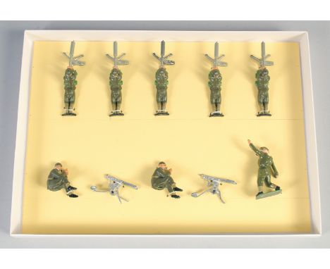 W. BRITAIN, First World War, Eight Die Cast Figures with Machine Guns, (8).