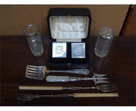 A mixed lot to include two silver serviette/placard holders by Cornelius Desmoreaux Saunders and James Hollings Shepherd of C