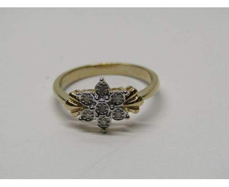 9CT YELLOW GOLD DIAMOND DAISY CLUSTER RING, size L 