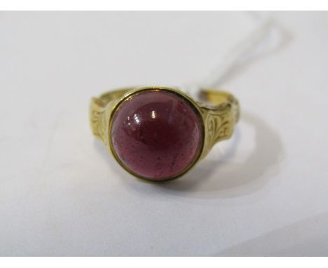 18ct YELLOW GOLD VINTAGE CABOUCHON CUT GARNET RING, size K 