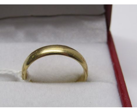 18CT YELLOW GOLD WEDDING BAND STYLE RING, approximately 4.3 grms in weight, size O 