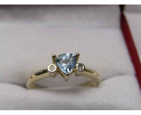 9CT YELLOW GOLD AQUA &amp; DIAMOND RING, principal trillion cut aqua marine with small accent diamond to each shoulder on hea