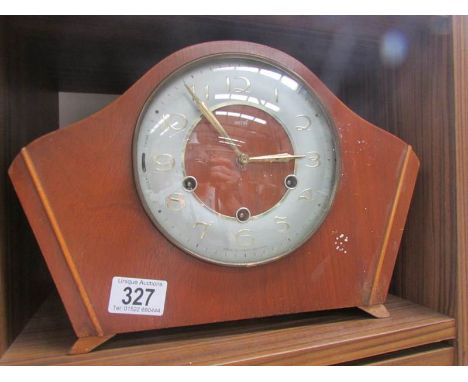 A mantle clock,.