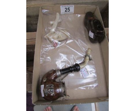 A 19th century 'Comedic' clay pipe (a/f), a Bavarian pipe and a pottery shoe pen stand.