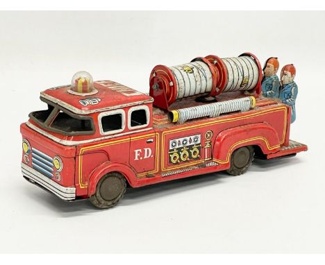 A vintage tin plate fire truck. 23cm 