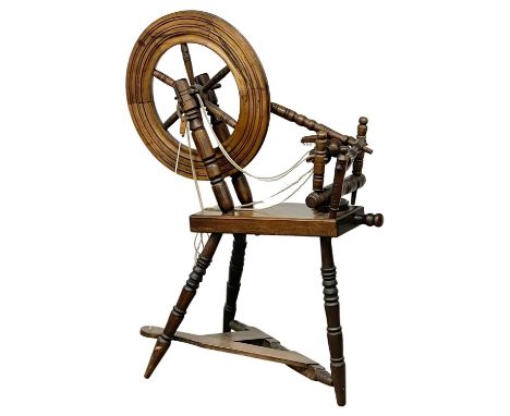 A vintage spinning wheel. 70x104cm 