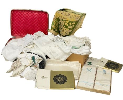 A large quantity of mostly Irish vintage linen, including Shamrock and Richlin. 