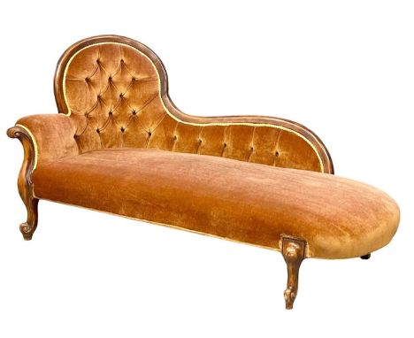 A vintage Victorian style deep button back chaise lounge. 166x67x85cm 