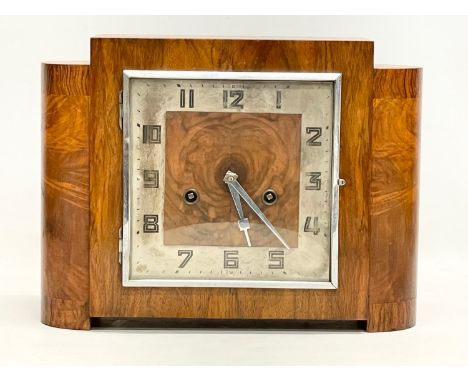 A good quality vintage Art Deco Burr Walnut mantle clock. With key and pendulum. 32x12x23.5cm 