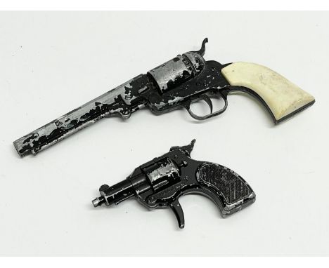 2 vintage toys pistols. Jetomatic and Mustang. 