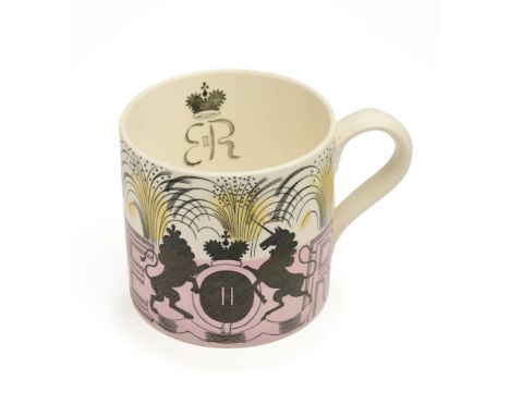 A WEDGWOOD ELIZABETH II CORONATION COMMEMORATIVE MUG, 1953 after a design by Eric Ravilious (1903-1942) originally for Edward