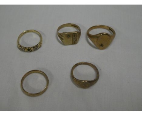 Two various 9ct gold signet rings, 9ct gold wedding band, damaged 9ct gold dress ring and one other (5)