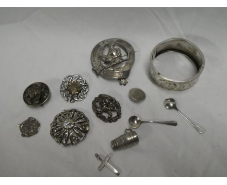 A selection of various silver brooches and jewellery including Scottish silver brooch set citrine, silver oval bangle, Georgi