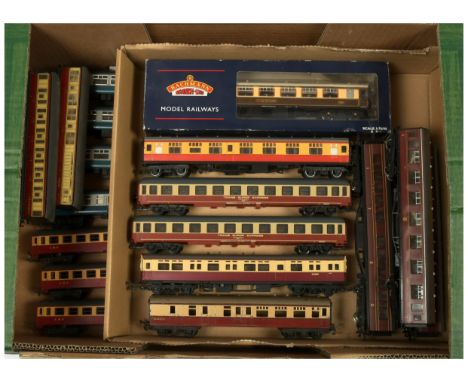 Hornby, Lima + others mixed group of unboxed coaches. To include Hornby Dublo 3x BR crimson / cream, Hornby (China) Pullman "