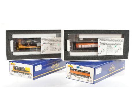 Athearn H0 Scale American outline pair of Diesel locomotives consisting of G62723 class GP9 Milwaukee Road Orange and Black N