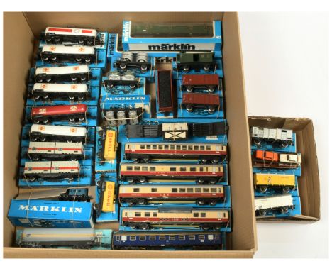 Marklin HO large group of boxed rolling stock. To include 4087 DSG Speisewagen; 4053 DB blue coach; 4611 recovery crane; 4628
