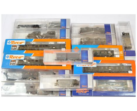 Roco H0 gauge Continental outline Locomotive and Rolling stock consisting of&nbsp; 62610 SNCF overhead electric loco green No