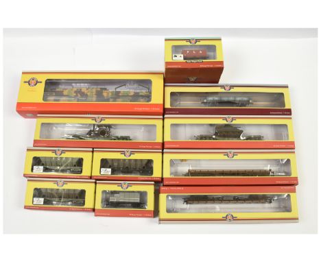 Oxford Rail OO Gauge a group of Military and other Goods Wagons consisting of Rail Gun WW1 Bouche Buster, Warwell &amp; Sherm