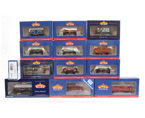 Bachmann 00 Gauge group of Goods wagons consisting of 39-526 BR Crimson Parcels van, 33-830B SR Queen Mary Brake van, 38-400/