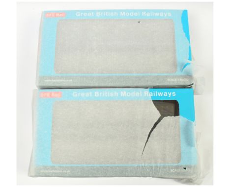 EFE Rail 00 Gauge pair of E86002 LSWR 2-car gate stock sets - southern olive green. Mint boxed (2)
