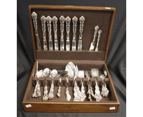 Cased canteen Rogers USA silver plate cutlery marked for International Silverplate, comprising settings for 8, including: din