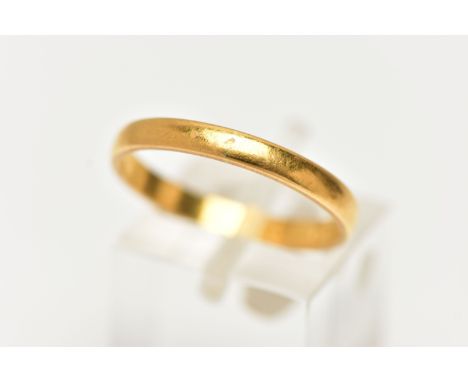 A 22CT GOLD BAND RING, polished band, approximate band width 2.8mm, hallmarked 22ct Birmingham, ring size R, approximate gros