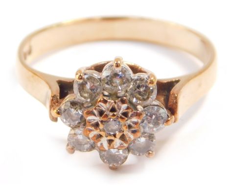 A 9ct gold and clear stone ring, in a flowerhead setting, size L/M, 2.4g.