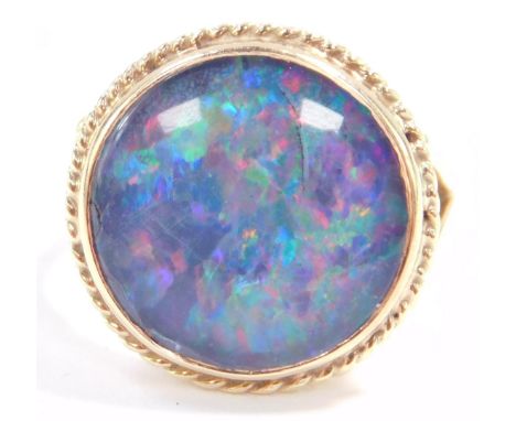 A 9ct gold and opal triplet ring, size M/N, 4.8g.