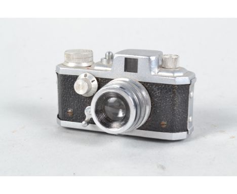 A Kiku 16 Model II Subminature Camera, shutter working, body G, elements G, with two push-on filters, maker's box lid and ins