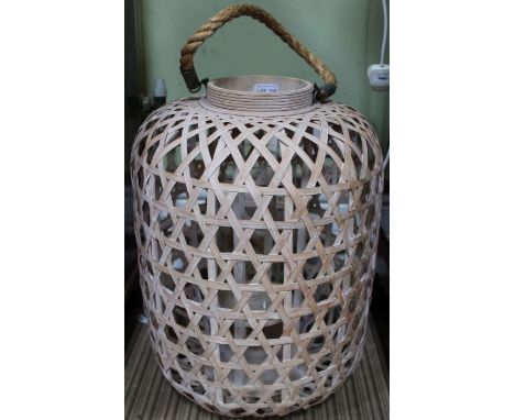 A lobster pot design candle lamp